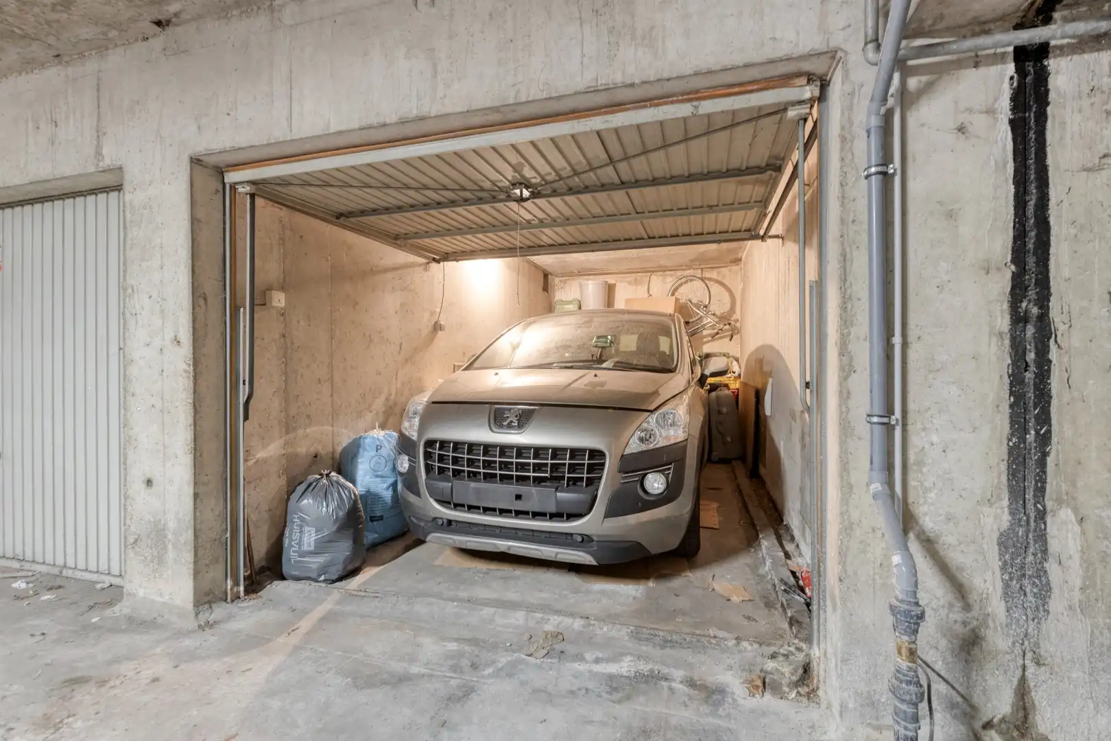 Ruim 3-slaapkamerappartement te koop in Genk foto 21