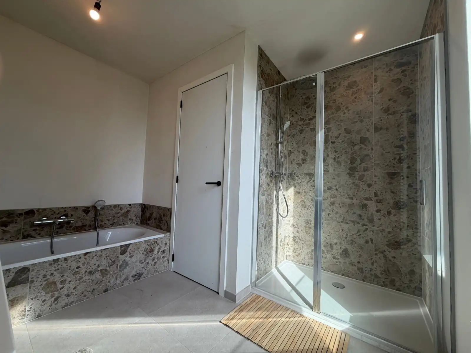 Rustig gelegen nieuwbouwwoning foto 17