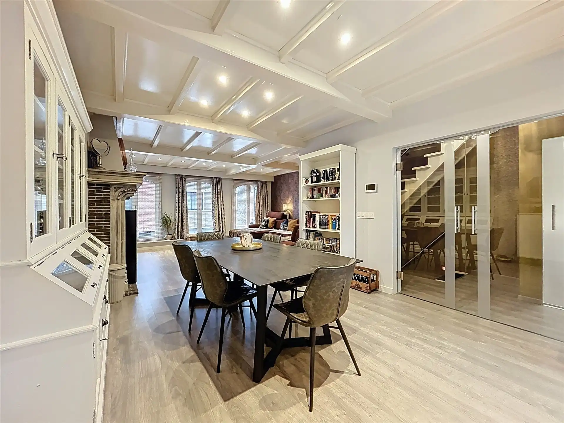 Moderne gezinswoning met 3 ruime slaapkamers en inpandige garage! foto 4
