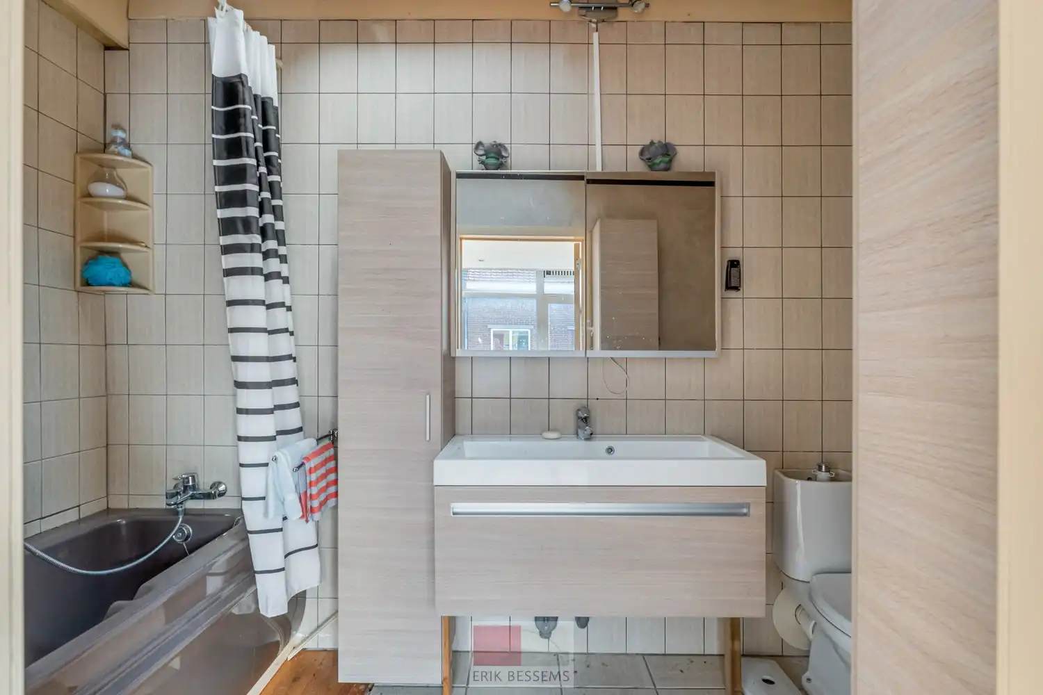 Unieke te renoveren investeringsopportuniteit met 7 mogelijke wooneenheden (huidige toestand niet vergund!), grenzend aan zowel de Millerdries als de Van Den Boschstraat in Riemst. foto 52