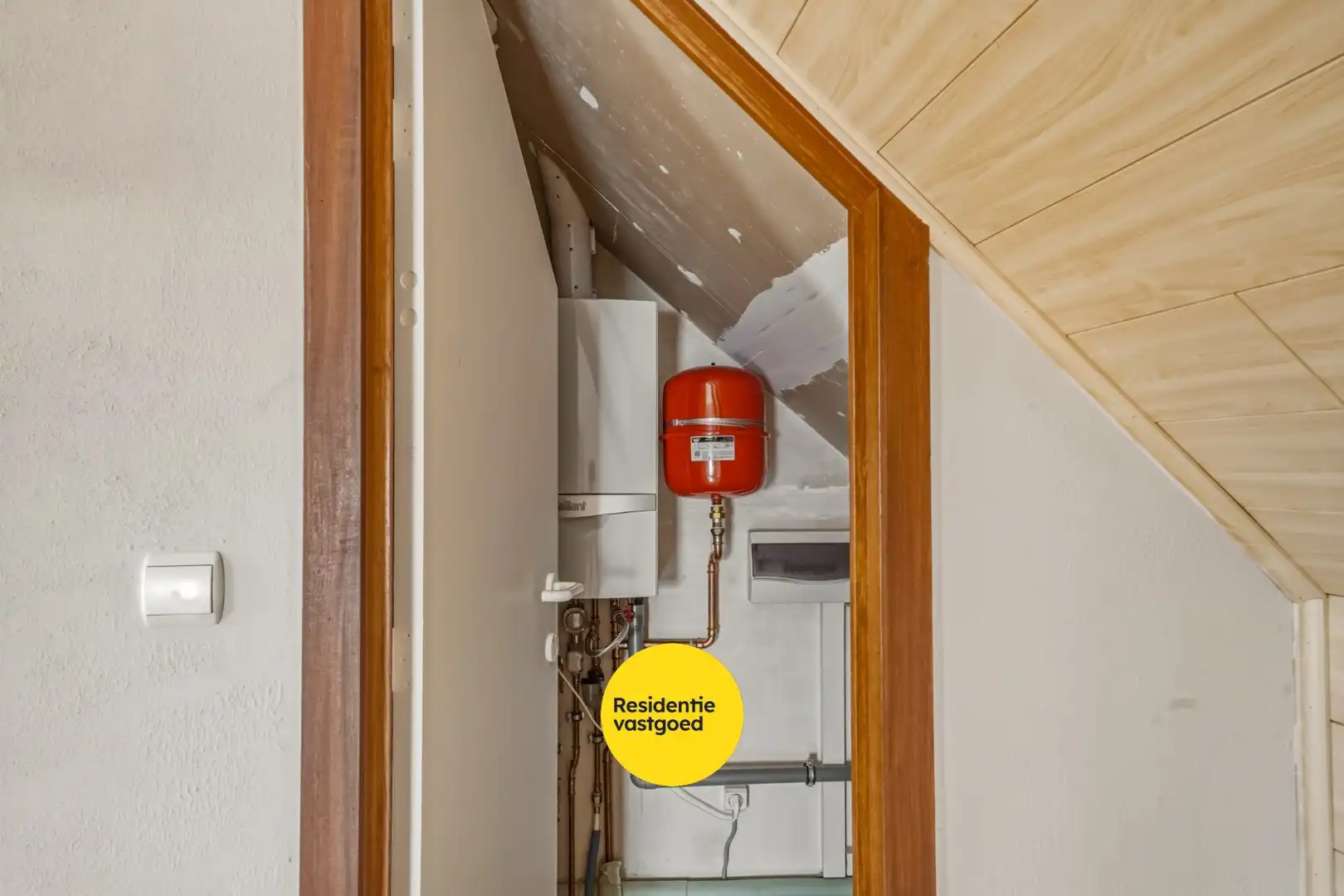 Ruime halfopen woning met 4 slaapkamers, tuin en garage foto 23