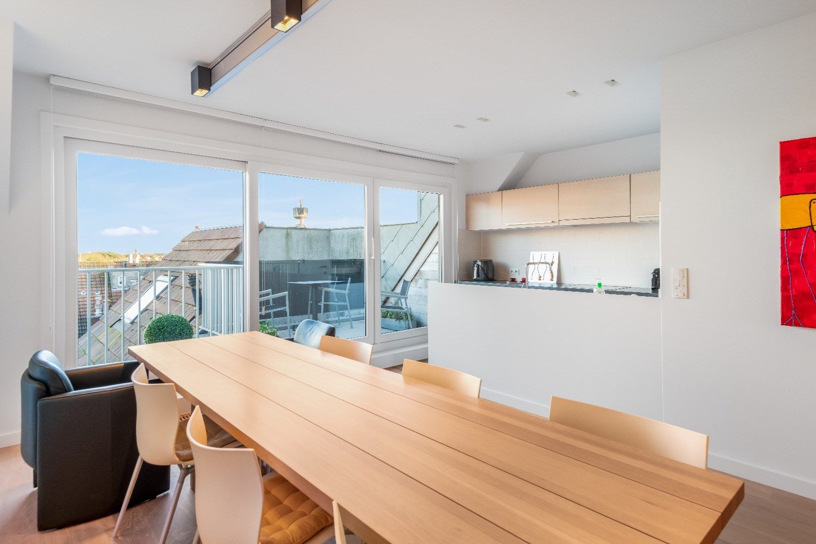 Ruim en lichtrijk doorzonappartement gelegen aan de zonnekant van de Lippenslaan foto 8