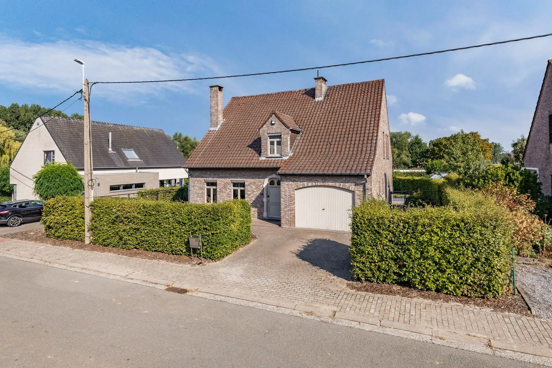 Gerenoveerde vrijstaande woning in rustige straat te Erpe  foto {{pictureIndex}}