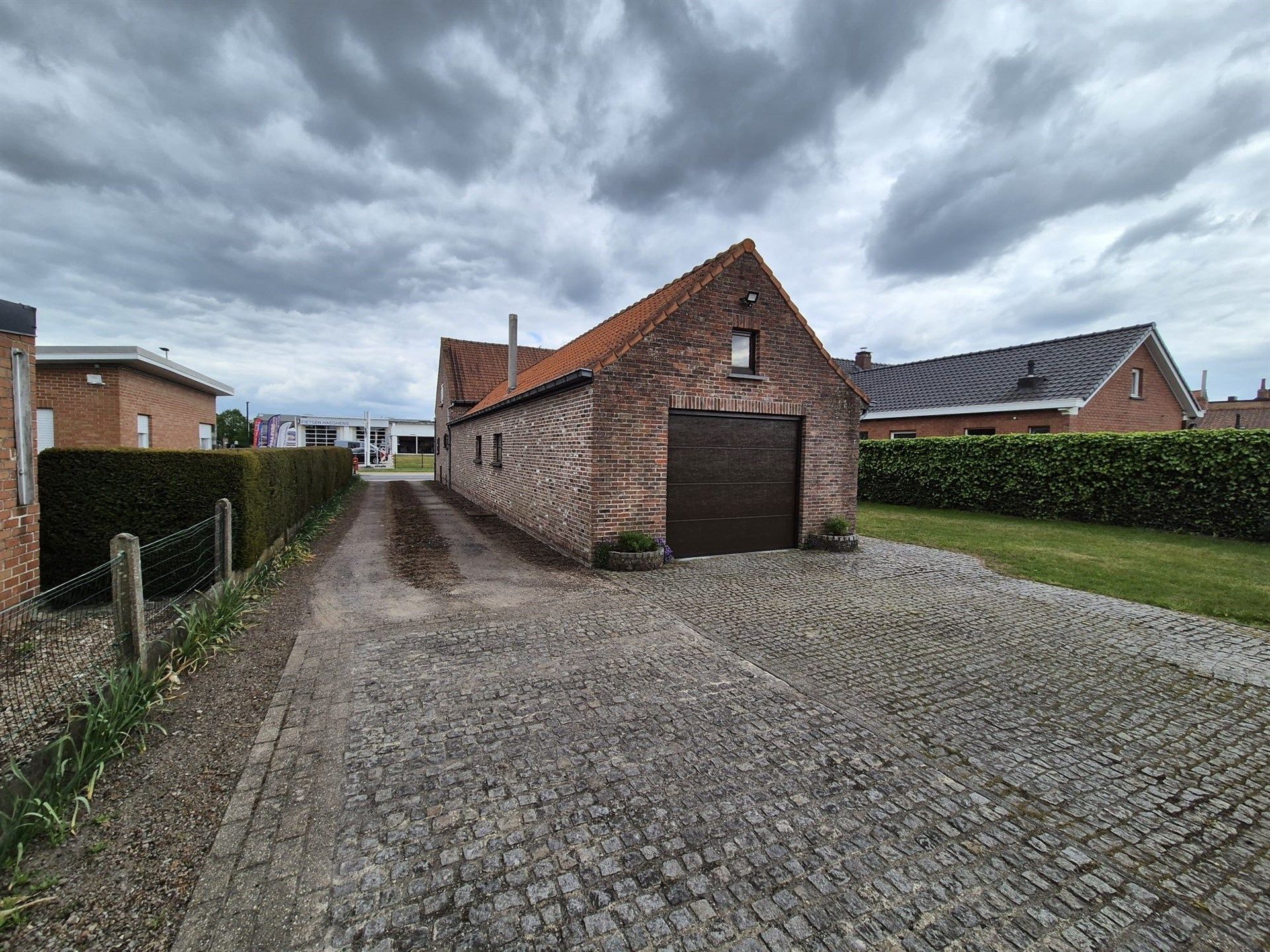 Charmante open bebouwing met tuin en dubbele garage. foto 15