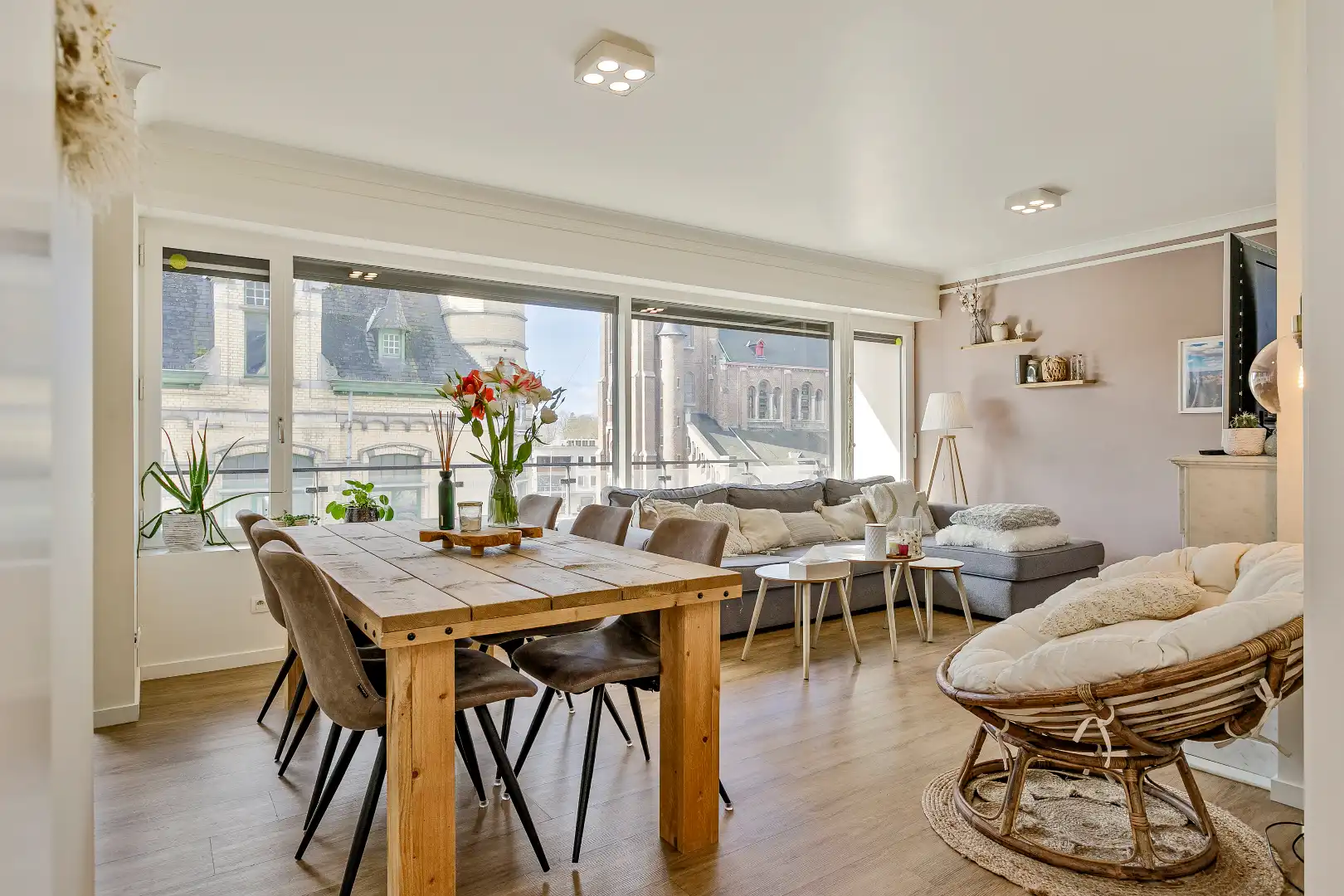 3-slaapkamerappartement op de Grote Markt te Wevelgem! foto {{pictureIndex}}