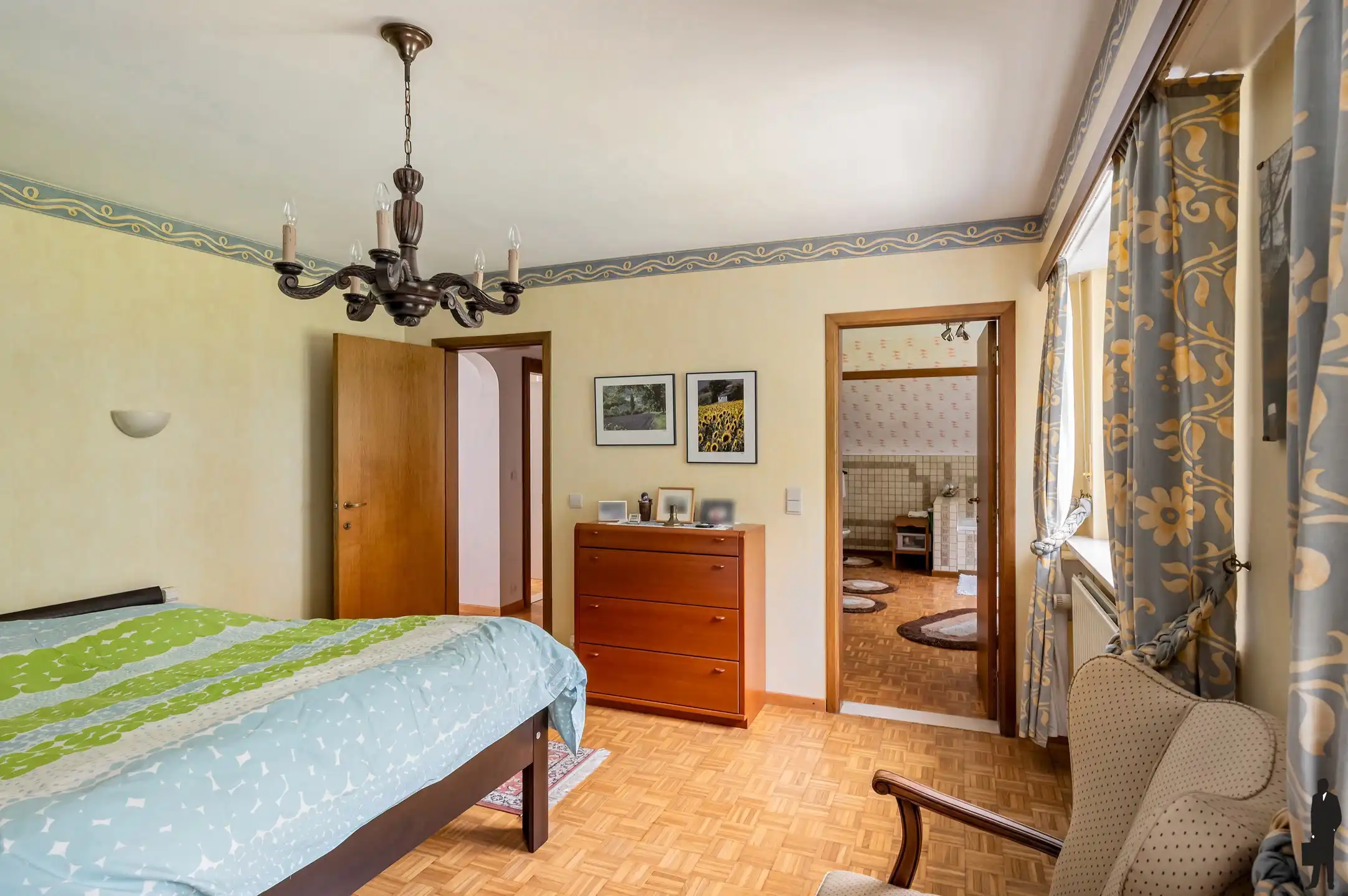 Statige villa op prachtig aangelegd perceel  met 4 slaapkamers en inpandige garage foto 20