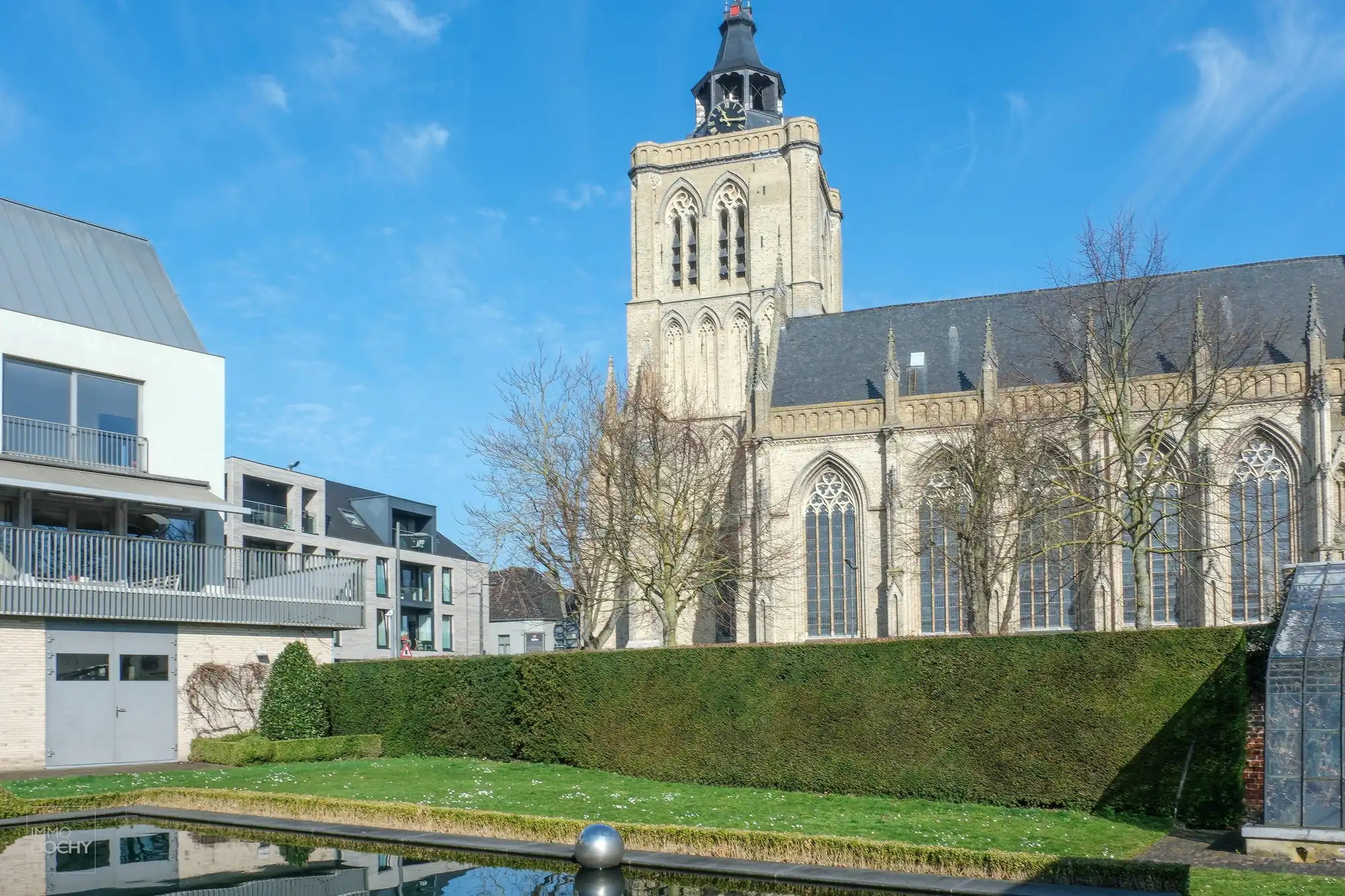 Heel ruime stadswoning met kantoren en tuin foto 3