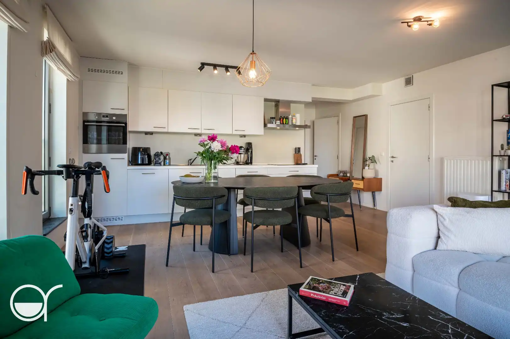 2 slaapkamerappartement met groot terras foto 7