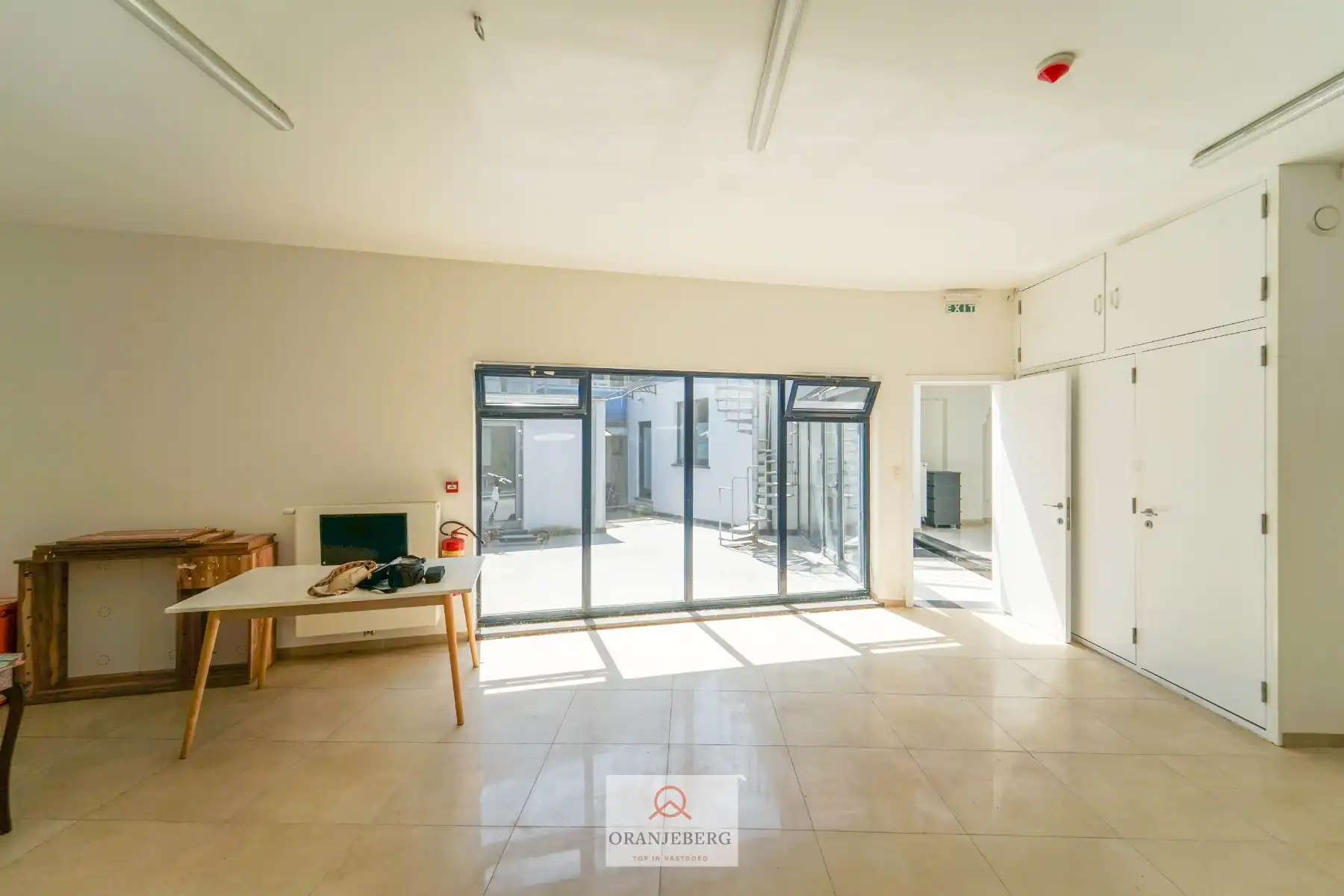 Recent volledig gerenoveerd handelspand (+-280m²) in Sleepstraat TE HUUR met een moderne uitstraling. foto 11