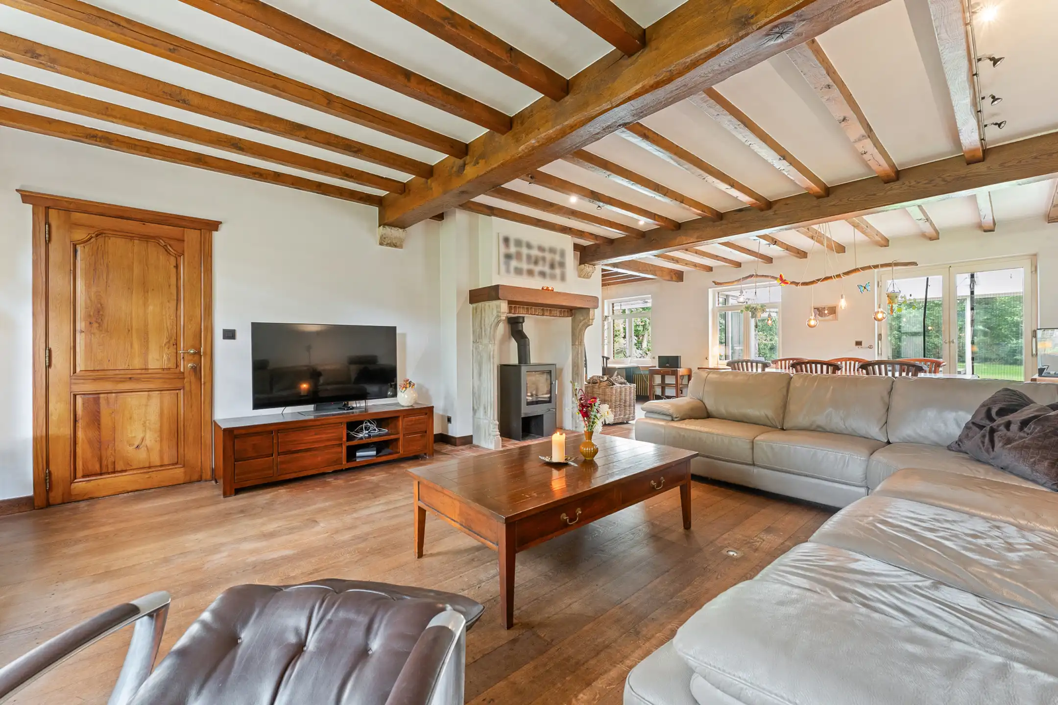 Ruime villa in bosrijke omgeving op een perceel van ca. 3.320m² met zwembad foto 5
