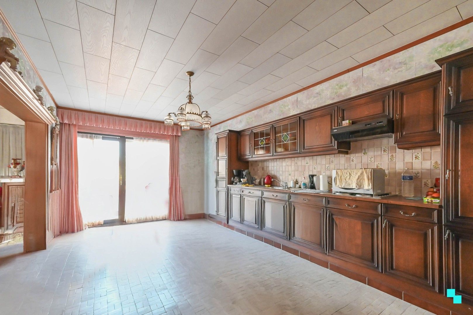 Karaktervolle woning met riante woonoppervlakte (267 m²) en tuin in Emelgem foto 8