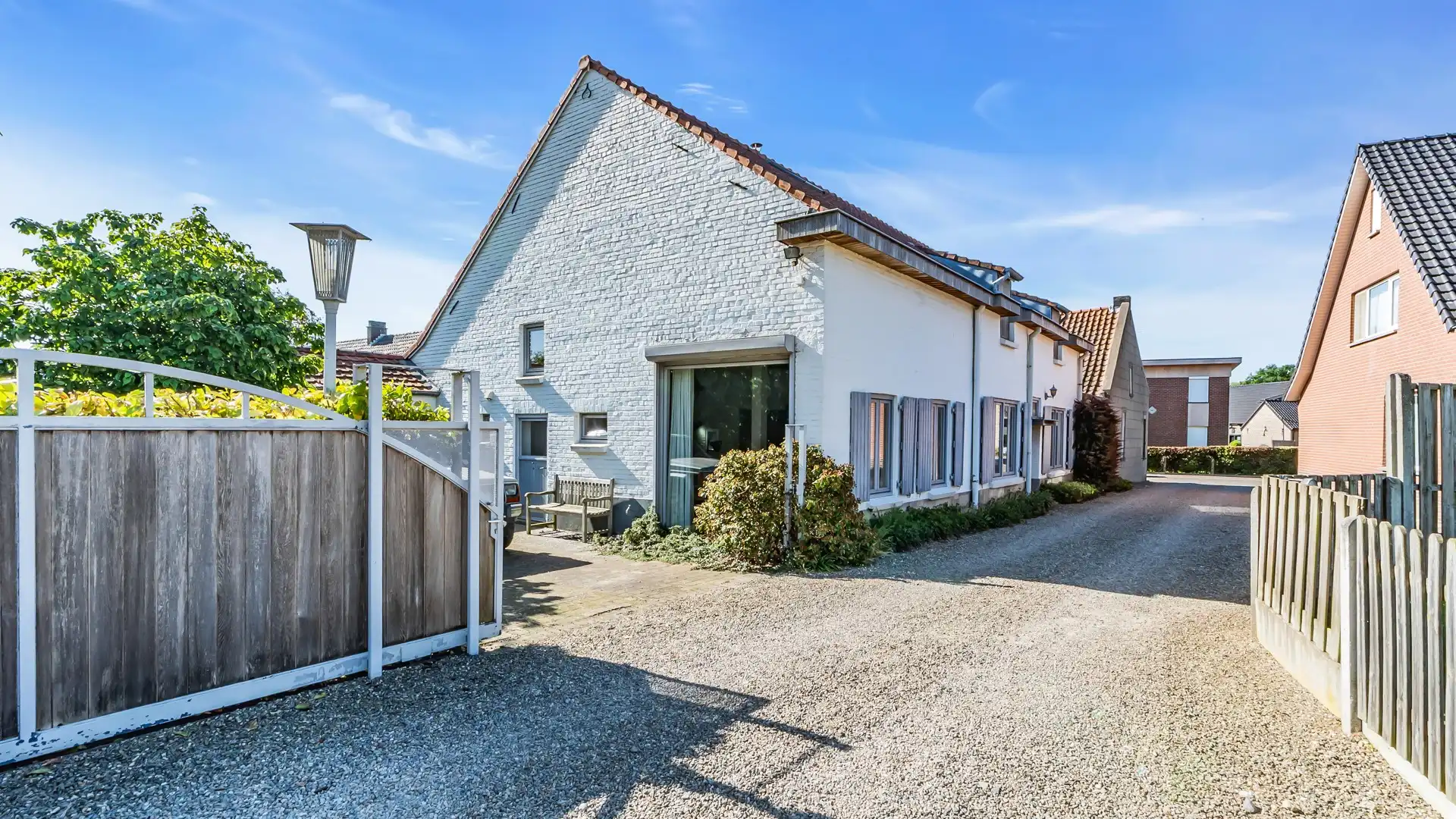 Authentieke hoevewoning met 4 slaapkamers, royale leefruimtes en idyllische ligging in het rozendorp Geistingen foto 2