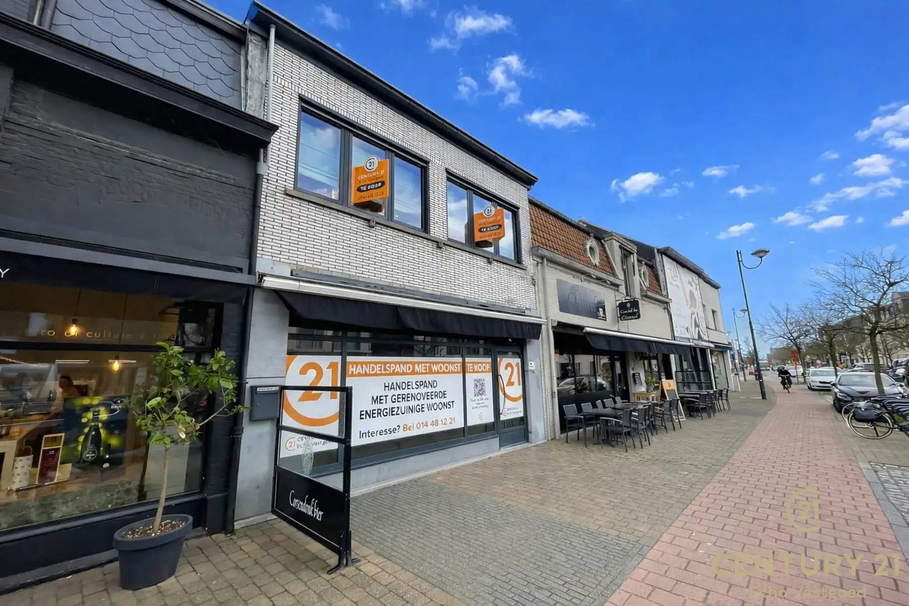 Handelszaak met gerenoveerde woonst op topligging  foto {{pictureIndex}}