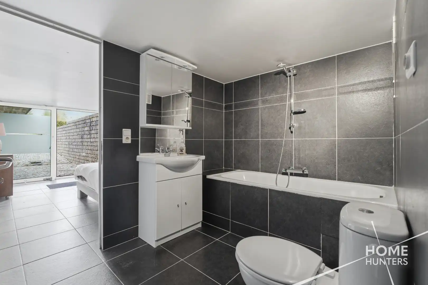 RUSTIG GELEGEN BUNGALOW MET RUIME TUIN EN VEELZIJDIGE KELDERRUIMTE foto 28