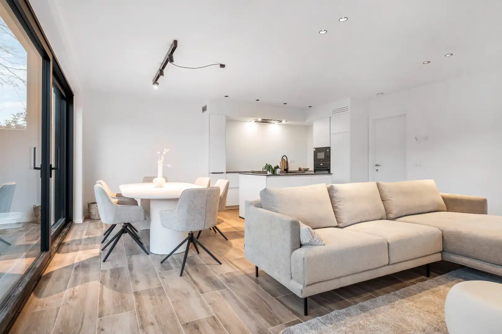 Halfopen woning in Scandinavische stijl met garage en tuin in Otegem foto 9