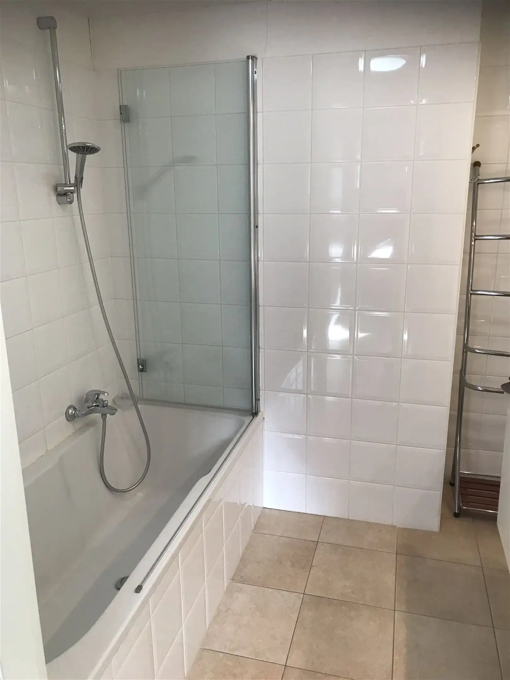 Gelijkvloers 2-slaapkamerappartement met een tuin foto 10
