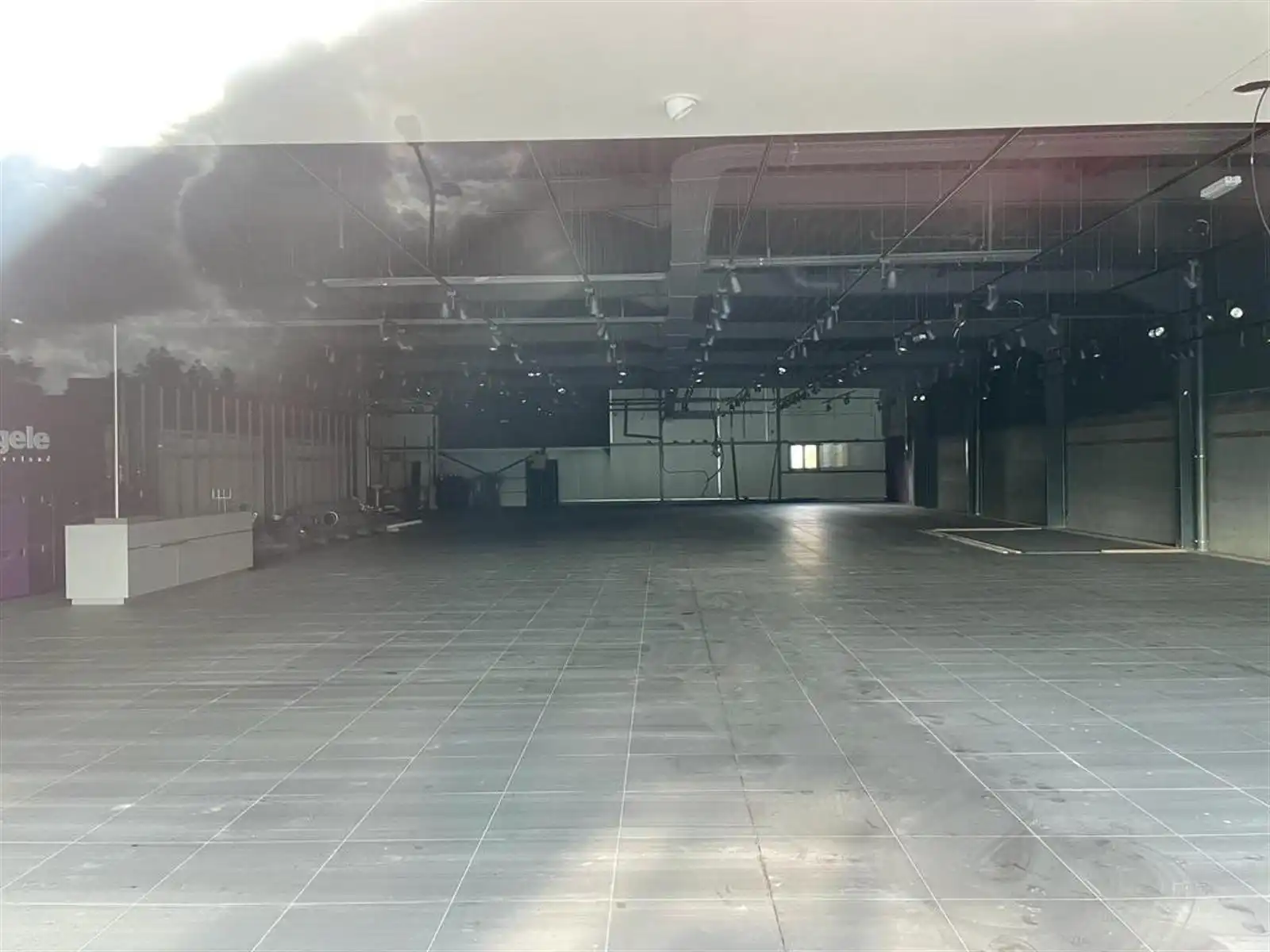 Baanwinkel te koop met parking – Lanaken foto 6