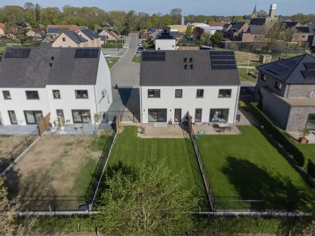 Halfvrijstaande stijlvolle nieuwbouwwoning met landelijke uitstraling foto 36