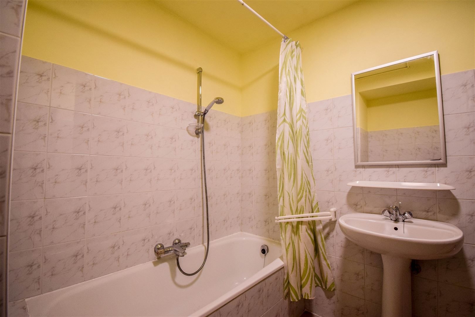 Zeer ruim gelijkvloers appartement met garage foto 7