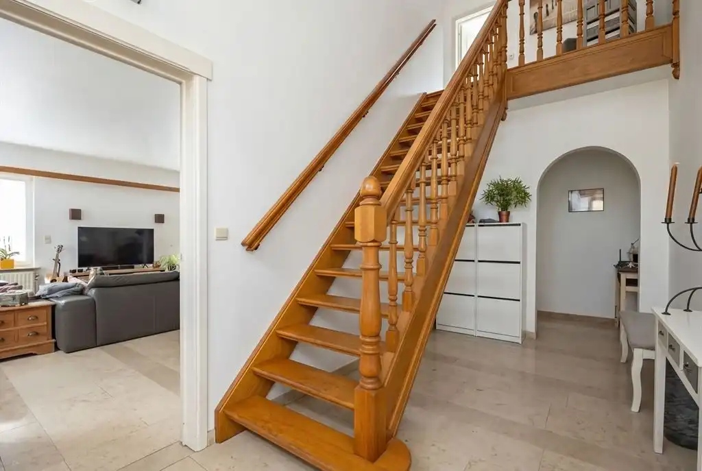 Half open bebouwing tegen het centrum van 's-Gravenwezel foto 3