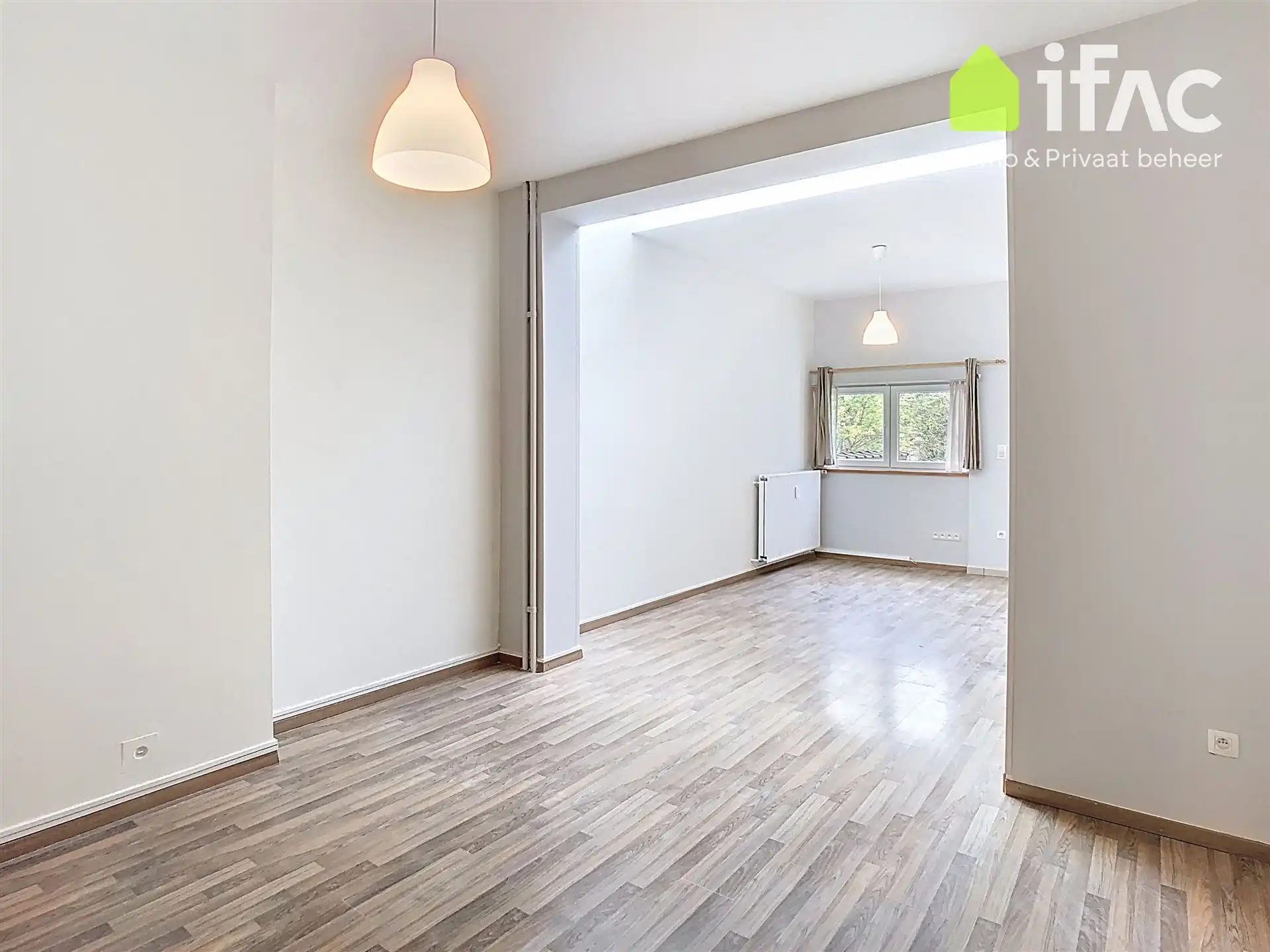 Ruim gelijkvloers appartement met tuin foto 2