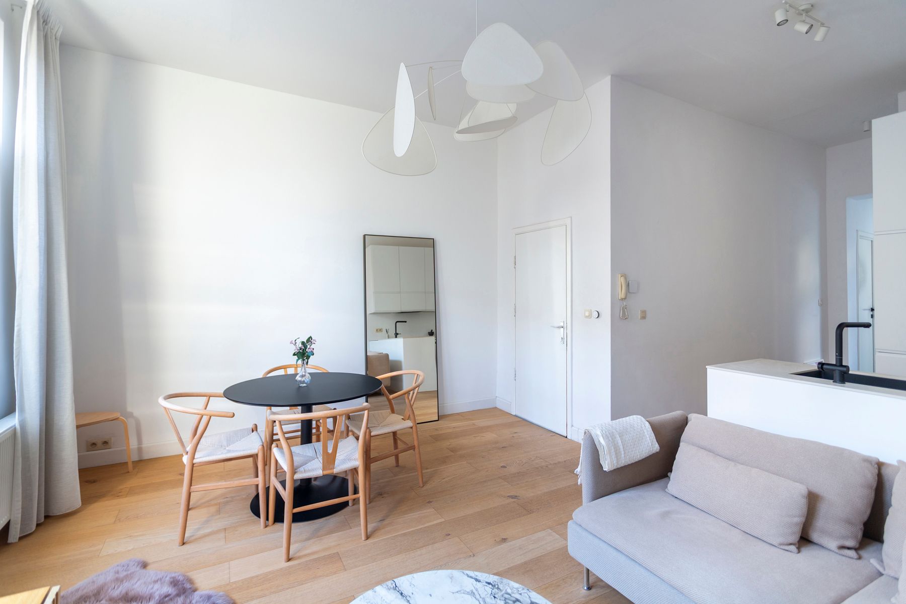 Bemeubeld 1slpk appartement met terras op het bruisende Zuid foto 3