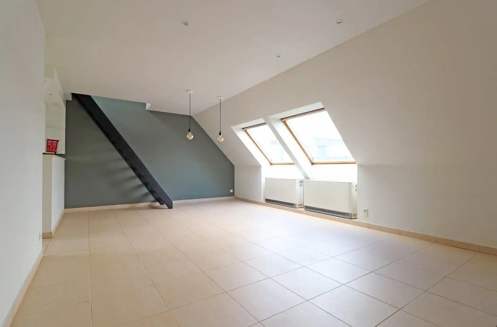 Leuk dakappartement met carport foto 2