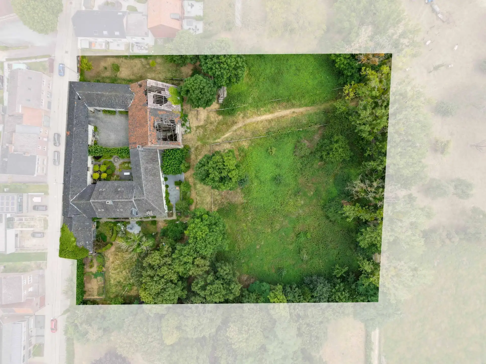 Karaktervolle vierkantshoeve met 5 slaapkamers en prachtige binnenkoer foto 4