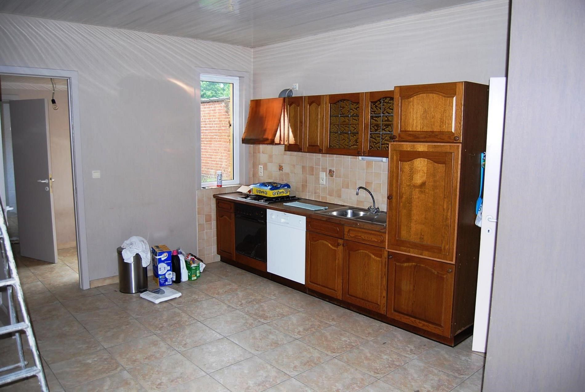 RUIME RIJWONING MET TUIN EN GARAGE foto 4