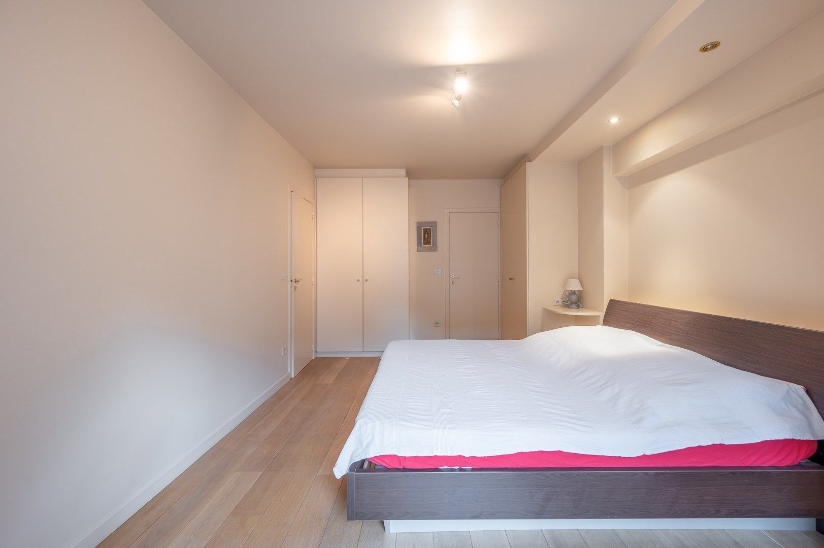 Zeer ruim gemeubeld appartement op wandelafstand van de Zee en de Dumortierlaan! foto 13