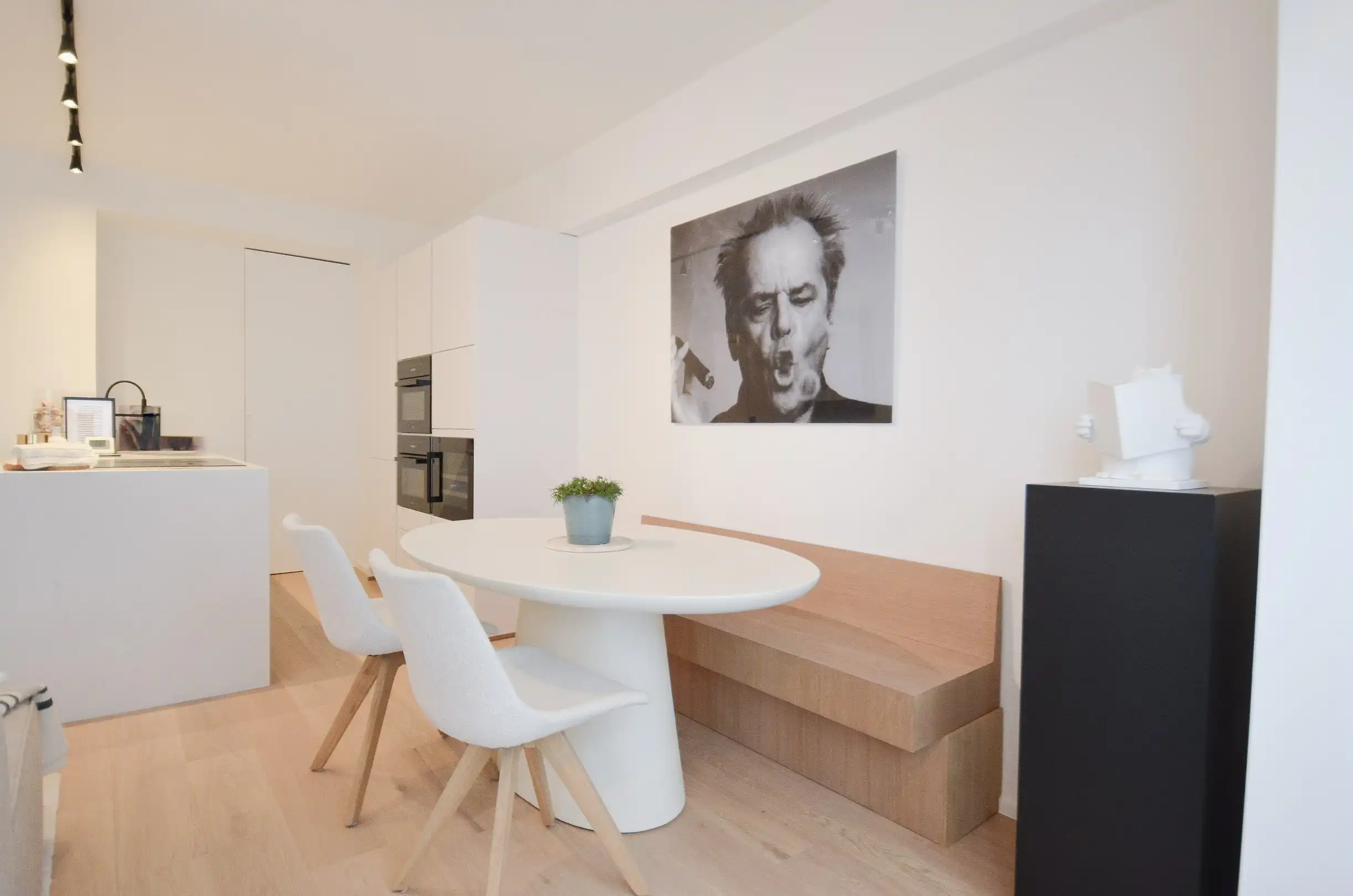 Volledig gerenoveerd appartement met een mooi zeezicht gelegen tussen het Driehoeksplein en Albertplein. foto 3