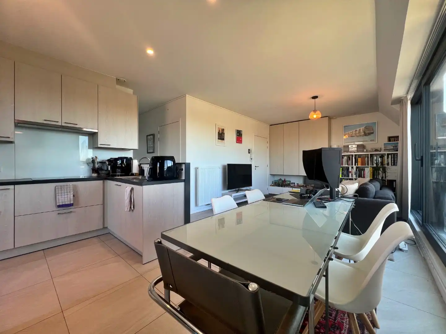 Recent 2-slaapkamer appartement met verschillende terrassen, een kelderberging en een parkeerplaats foto 3