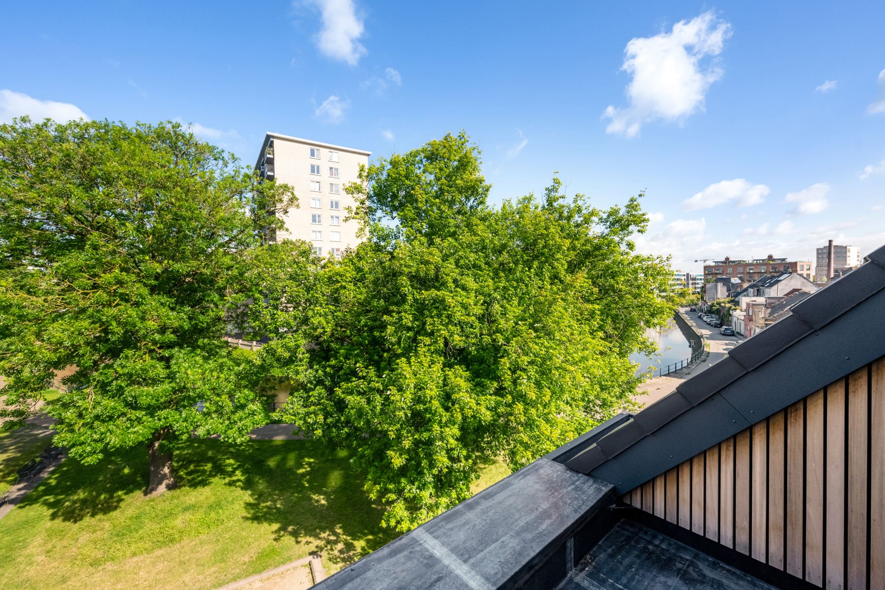 Nieuwbouw met 3 kamers, patio, terras en zicht op het water foto 12