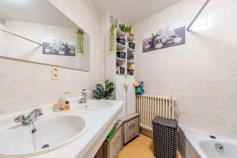 Zeer ruim appartement met 3 slaapkamers! foto 12