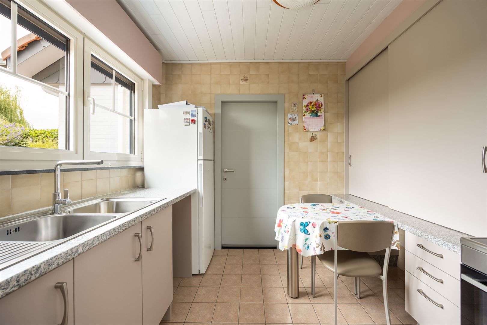 Woning met 3 tot 4 slaapkamers in een rustige straat foto 5