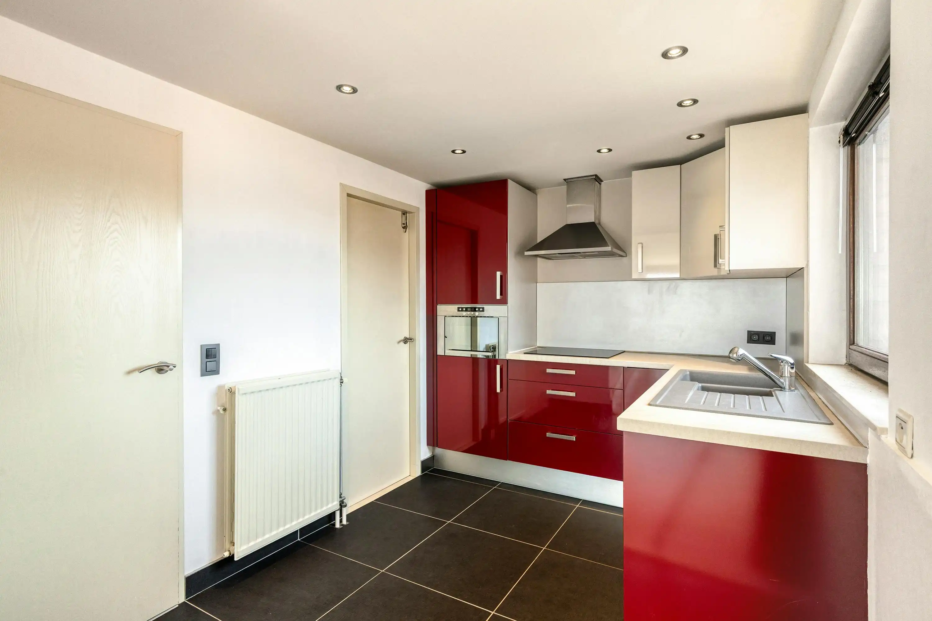 Instapklaar appartement met zonnig terras te koop in Heist foto 10