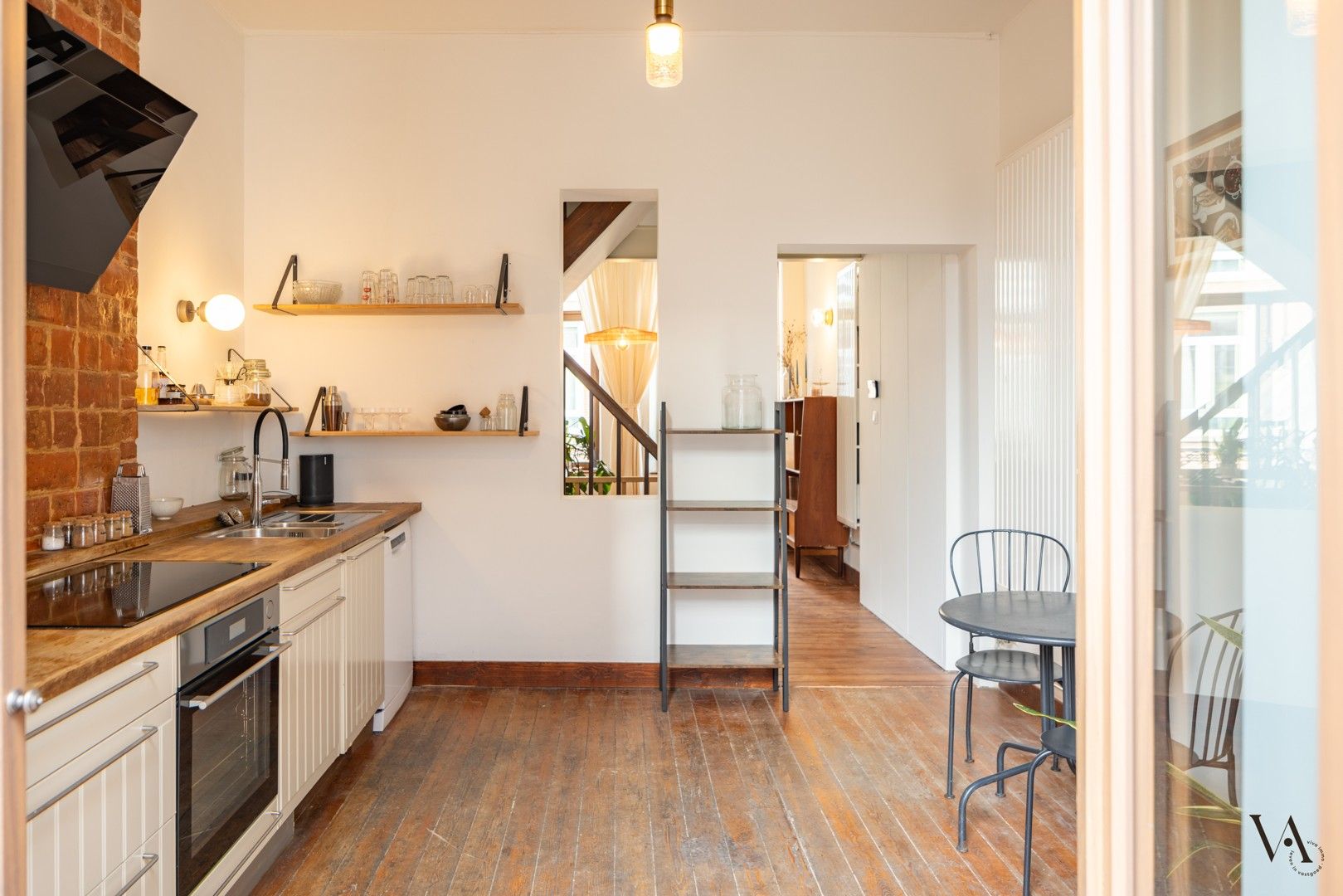 Gerenoveerd duplex appartement in historisch pand foto {{pictureIndex}}