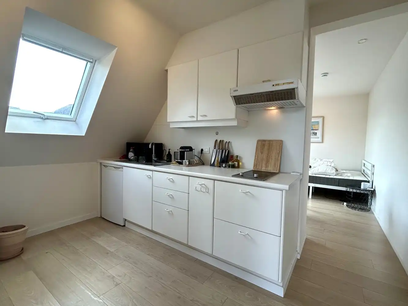 Gezellige en lichtrijke dakstudio te huur op toplocatie in Leuven foto 2