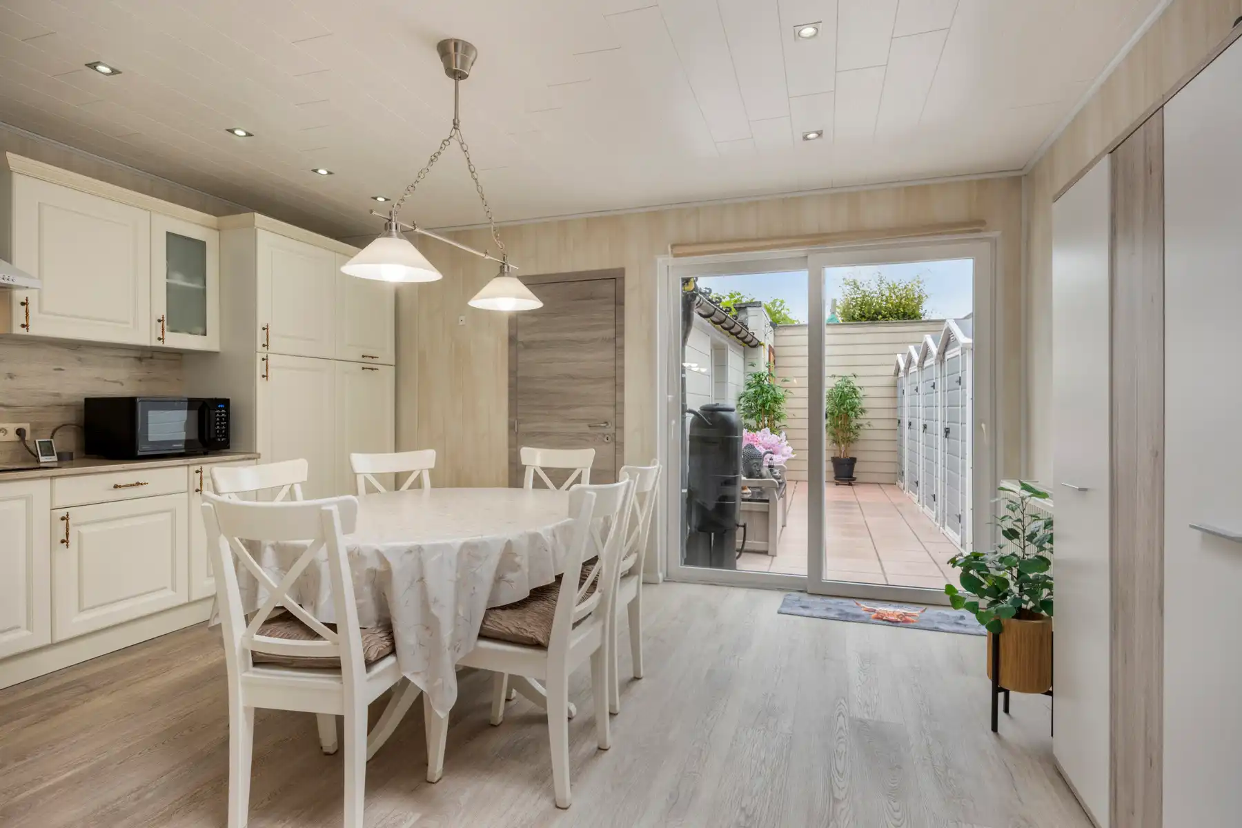 Instapklare woning met 2 (3) kamers en terras foto 8