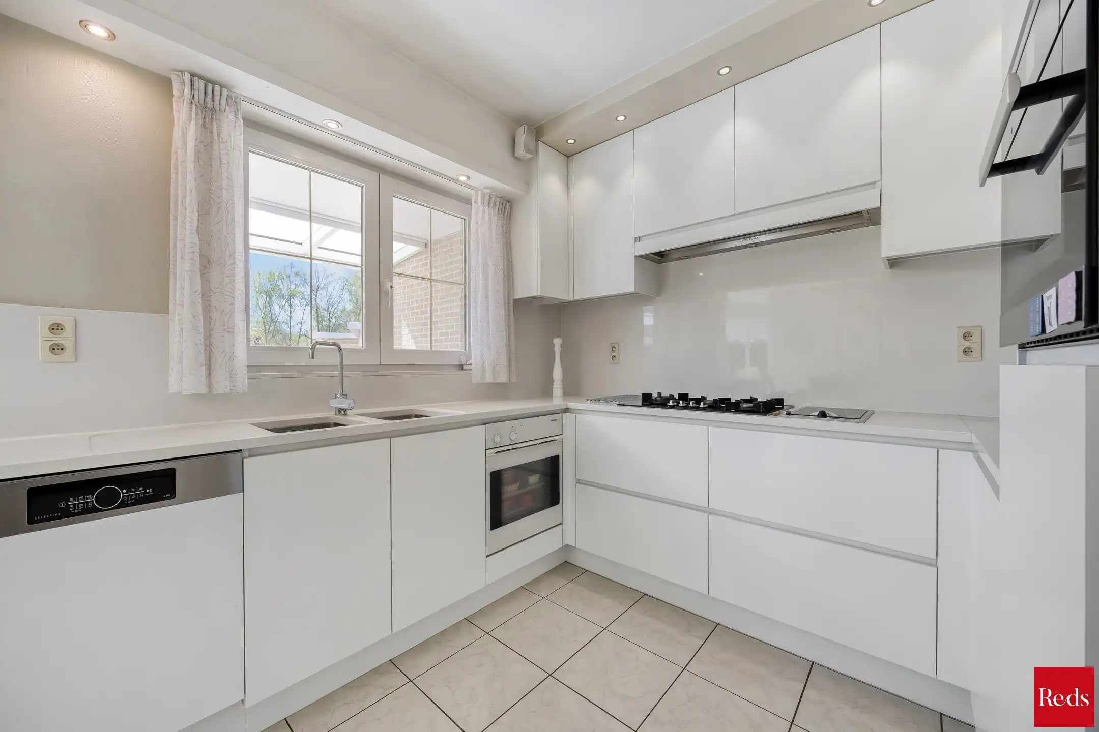 Ruime woning in oase van rust met prachtige tuin foto 11