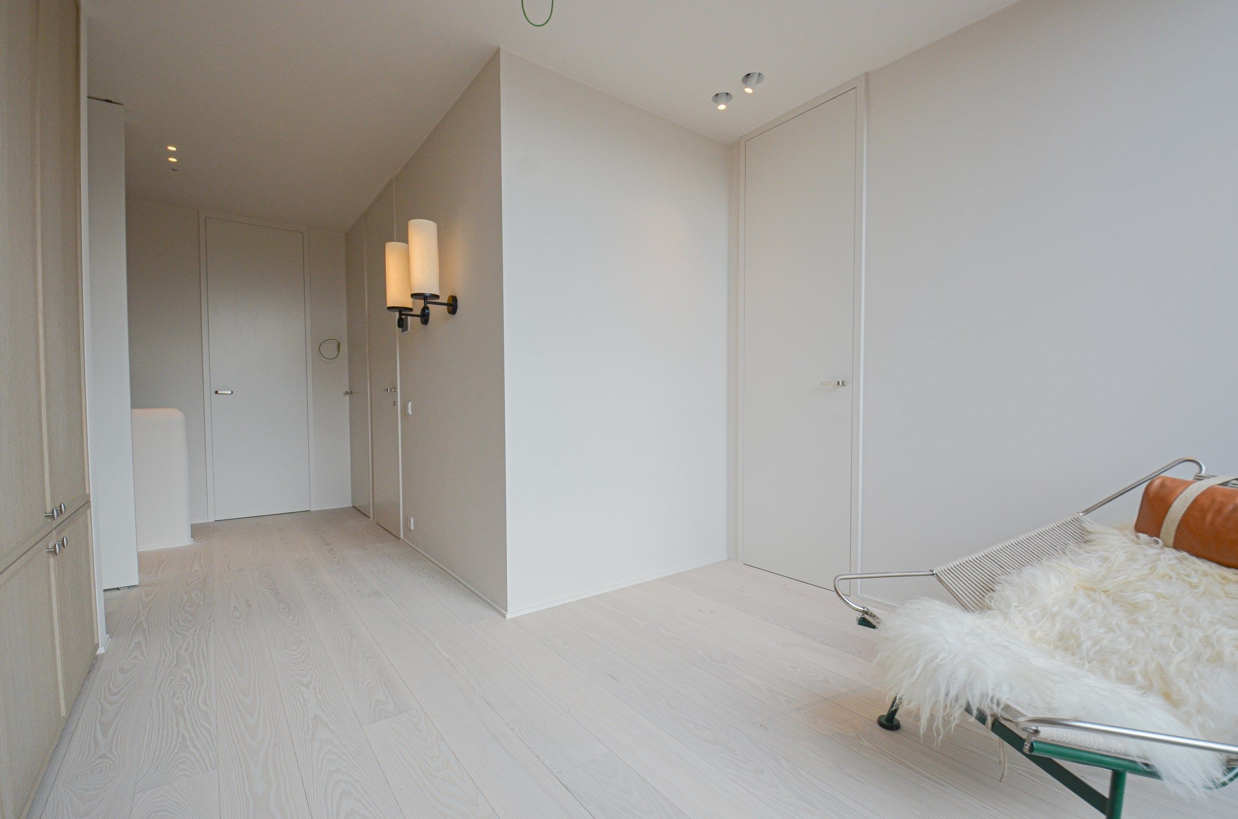 Exclusieve  nieuwbouwwoning afgewerkt met buitengewone materialen en design. foto 19