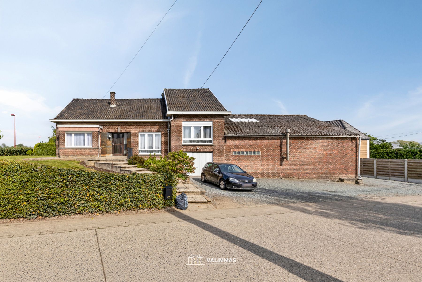 Ruime alleenstaande woning op ± 22 are, met atelier en tuin foto 2