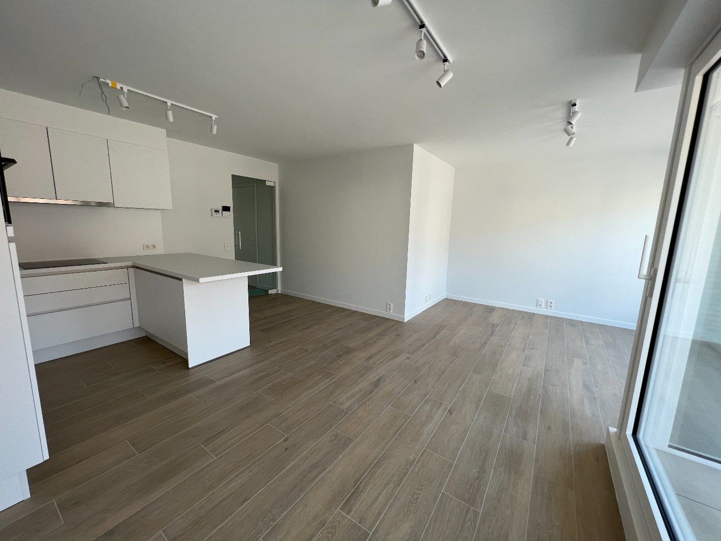 NIEUWBOUWAPPARTEMENT MET 2 SLAAPKAMERS, TERRAS EN CARPORT IN IEPER foto 7