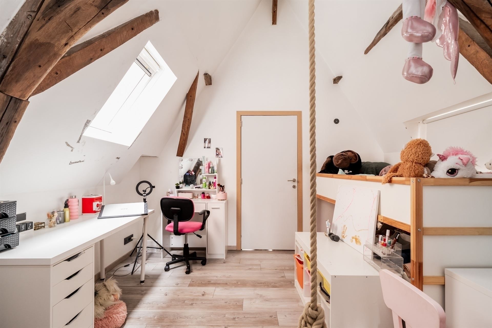 Duplex appartement met handelsgelijkvloers en zicht op stadhuis! foto 12