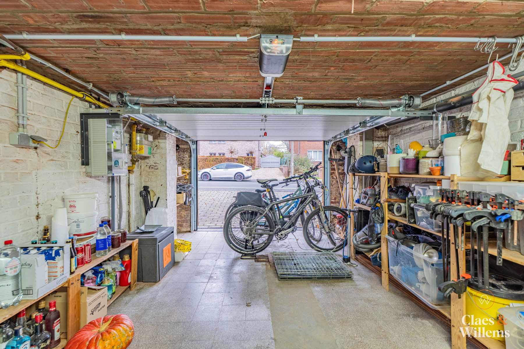 Ruim huis met zonnepanelen en vrije tuin  foto 21