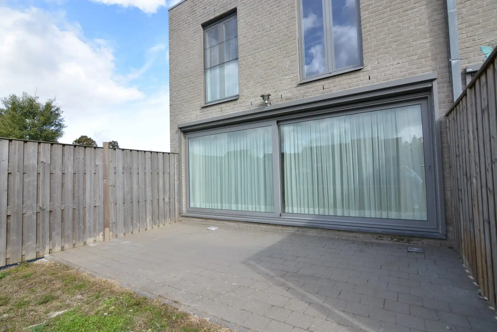 Moderne appartementswoning met 3 slpk, dubbele garage en terras. foto 10