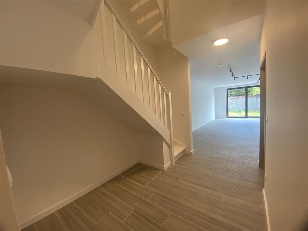 Moderne nieuwbouwwoning in rustige doodlopende straat. foto 4
