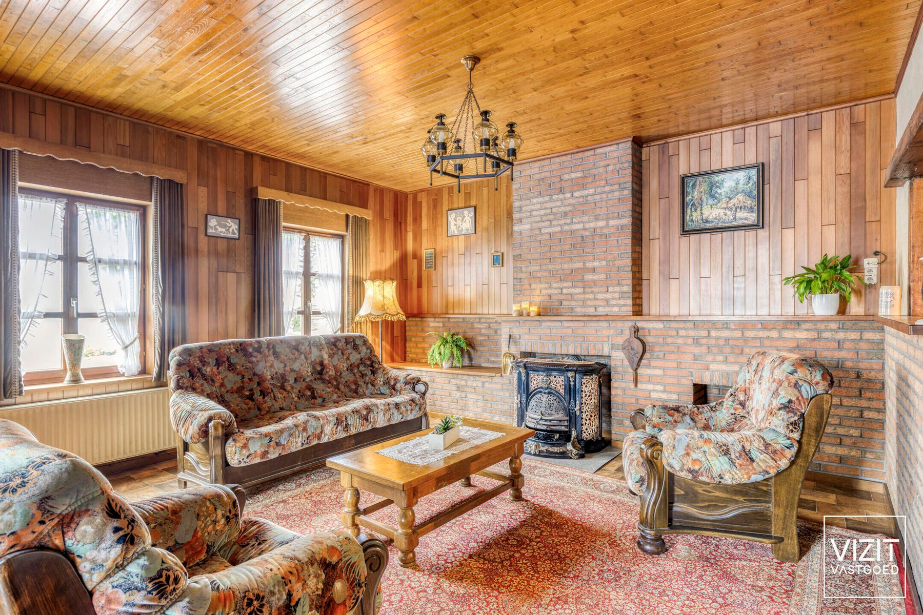 Ruim te renoveren woonhuis met bijgebouwen foto 3