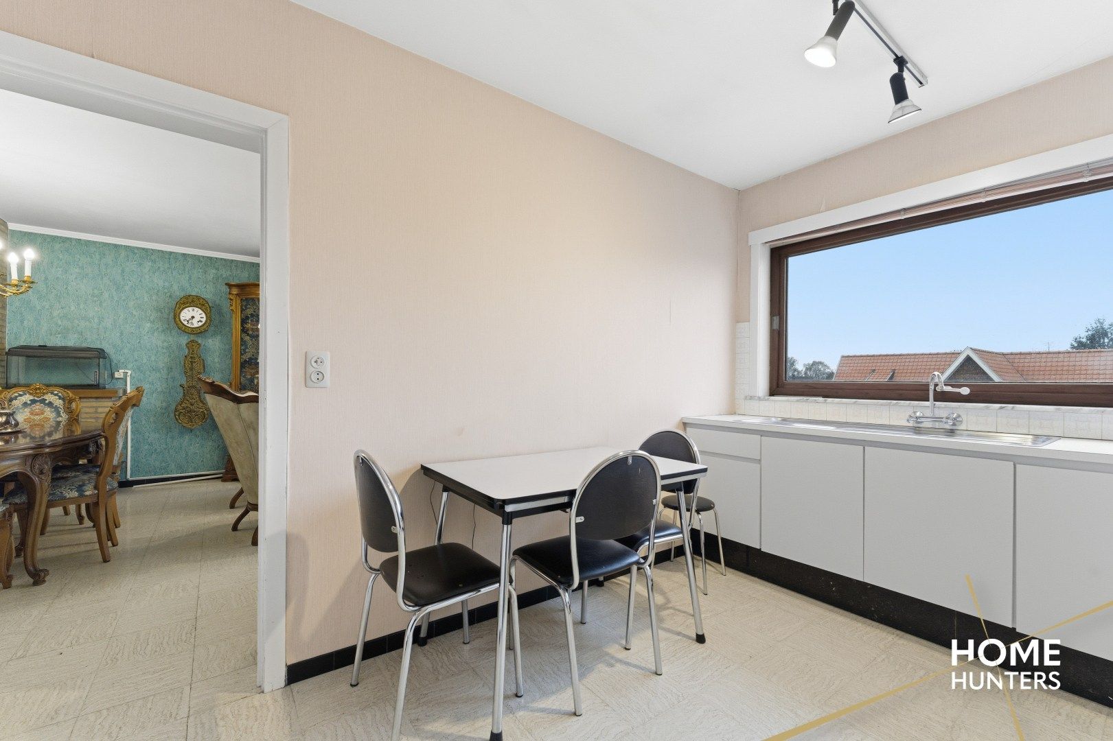 Lichtrijk 2-slaapkamerappartement op gunstige ligging te Ieper foto 12