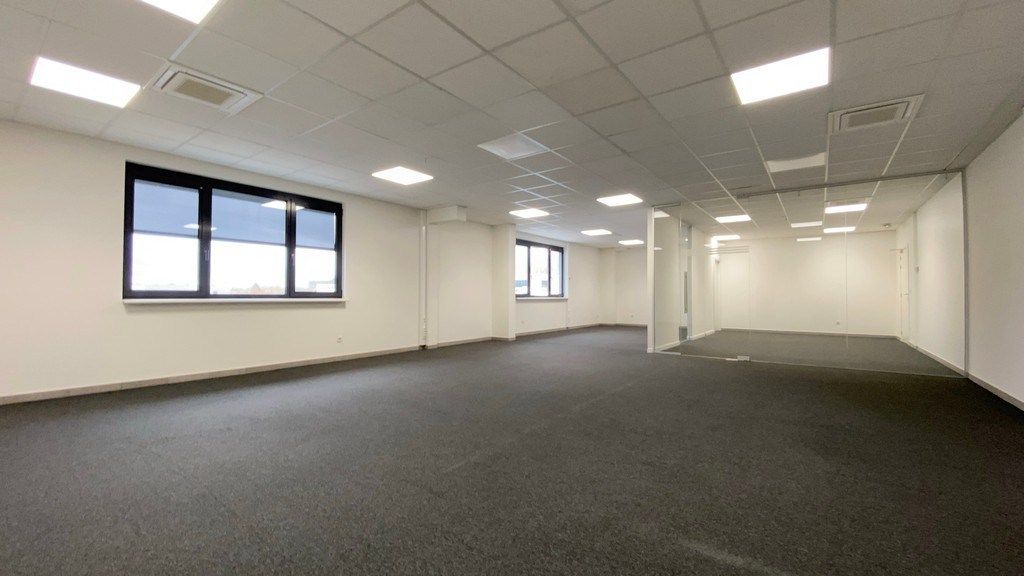 Kantoor te huur in Dionysius KMO-center vlakbij E40 in Gent foto 5